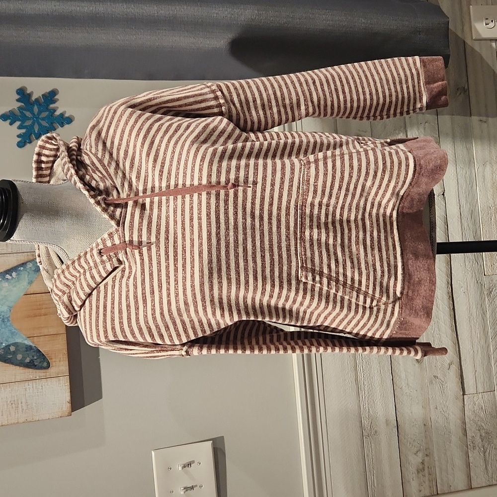 Volcom since 1991 Women's sz L (14) Striped Sweatshirt w/hoodie